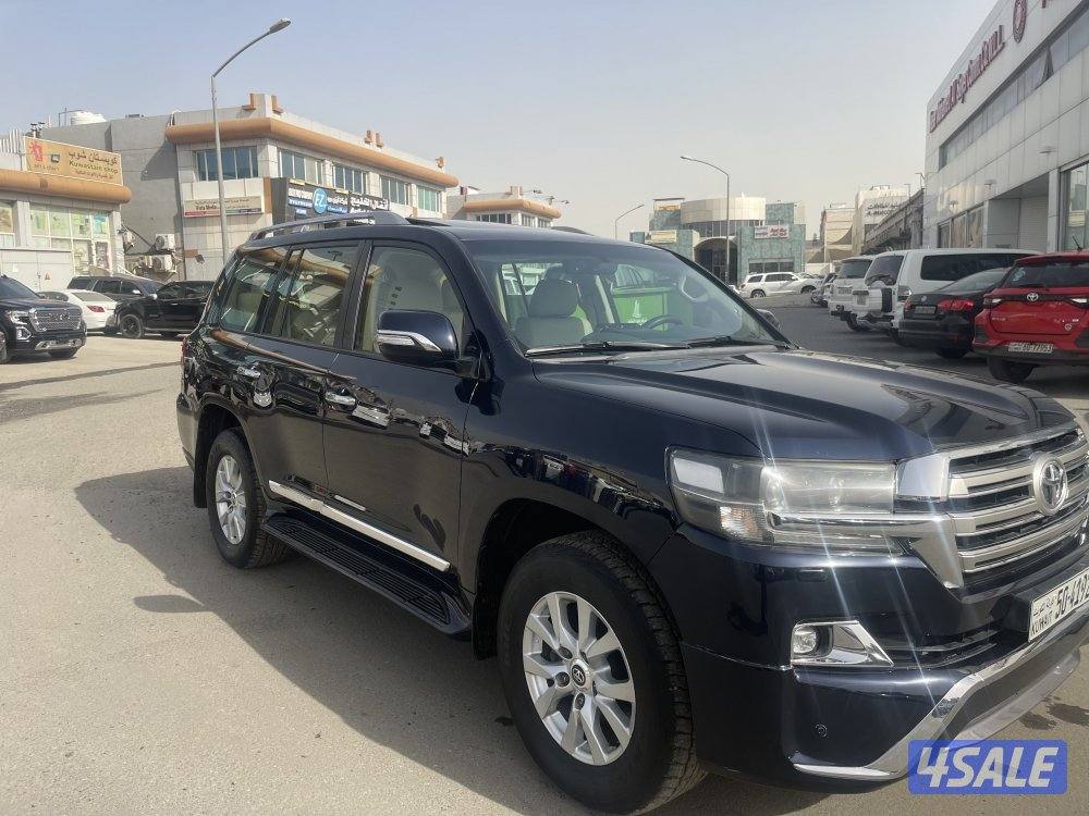 للبيع لاند قروزر مديل 2018. جلد زوايد شرط الفحص بالكامل3
