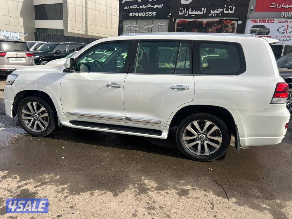 تويوتا لاندكروزر 5.7 VX.R -V8 موديل 2016 ماشى 309.000 k.m2