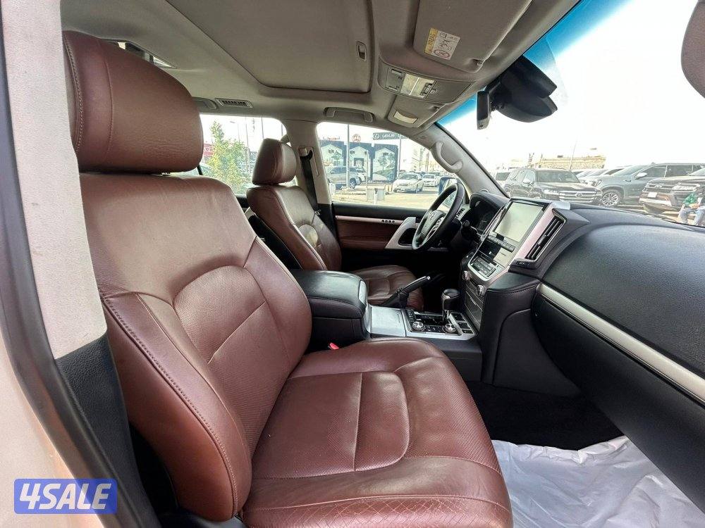 تويوتا لاندكروزر 5.7 VX.R -V8 موديل 2016 ماشى 309.000 k.m5