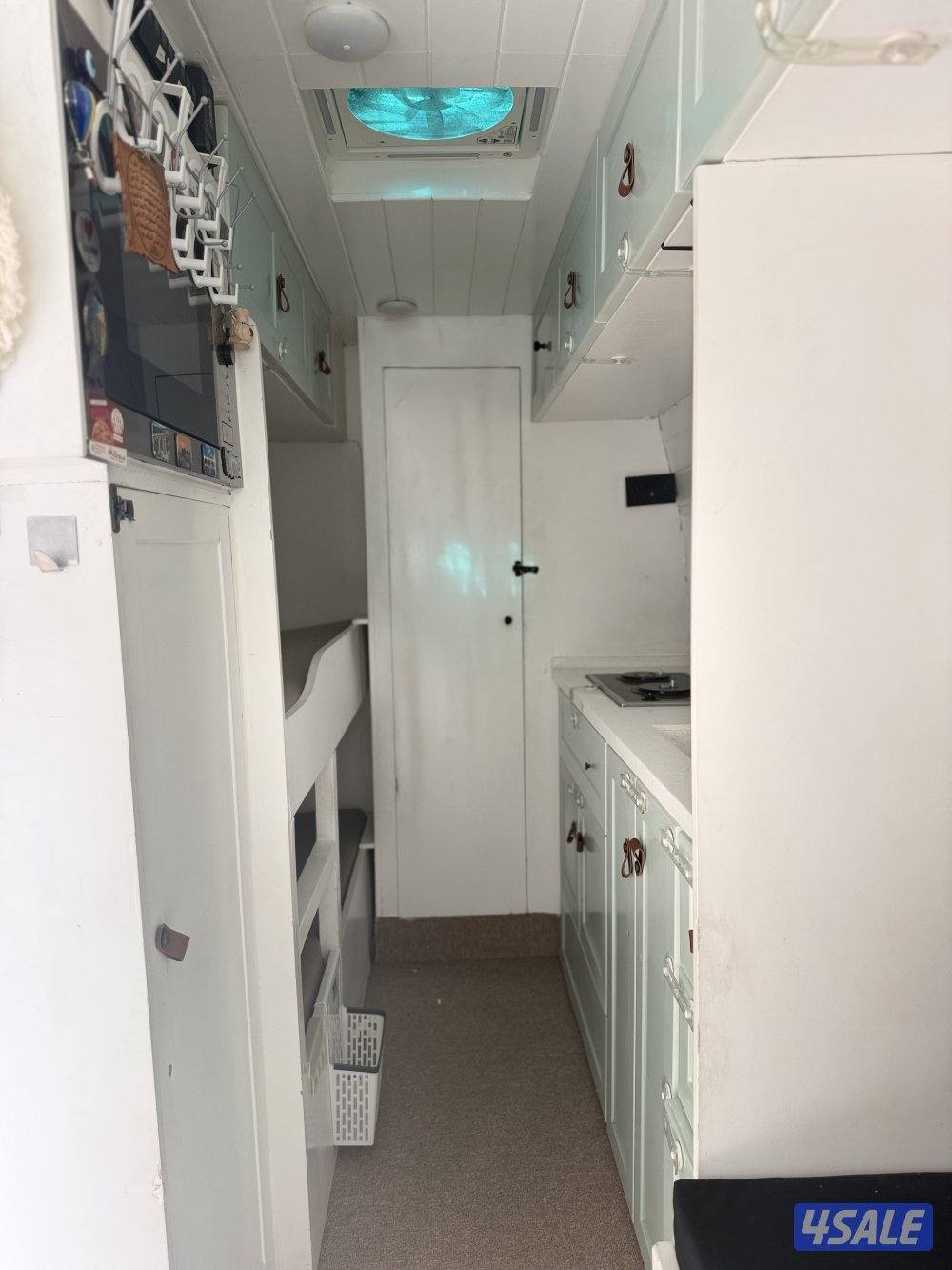 كرفان موقفل شبة جديد وارد الكويت اللون اليض5