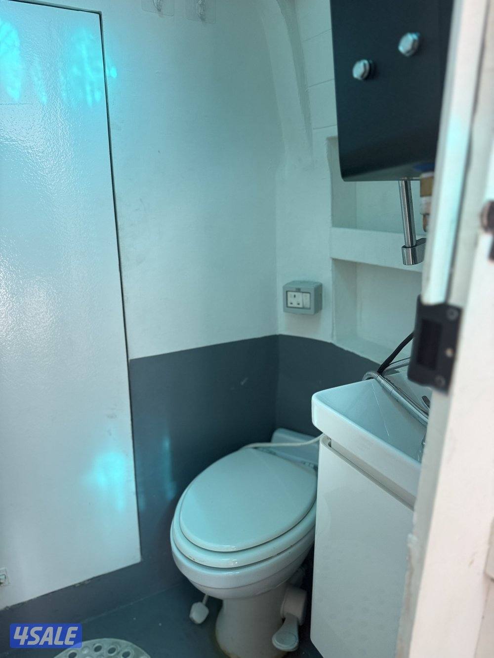 كرفان موقفل شبة جديد وارد الكويت اللون اليض8