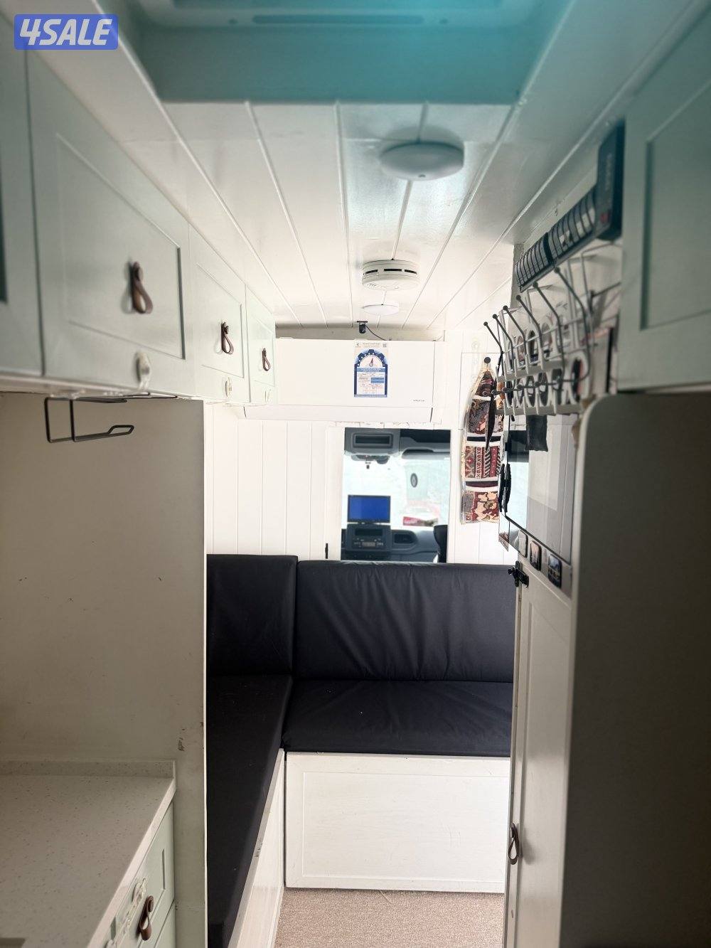 كرفان موقفل شبة جديد وارد الكويت اللون اليض9