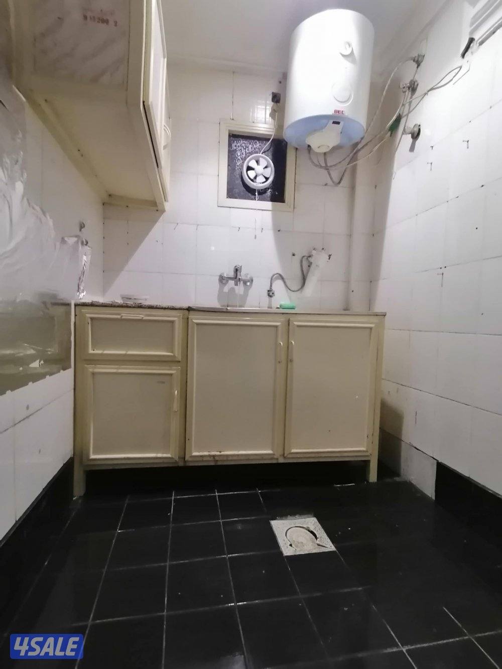 شقةغرفتين صالة 2 حمام مطبخ مصافط متوفرة كل الخدمات بجوار سيتي سنتر12