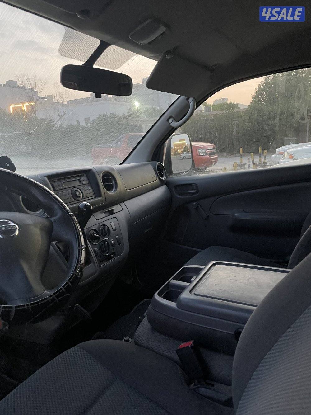 للبيع باص نيسان 2016 نظيف2