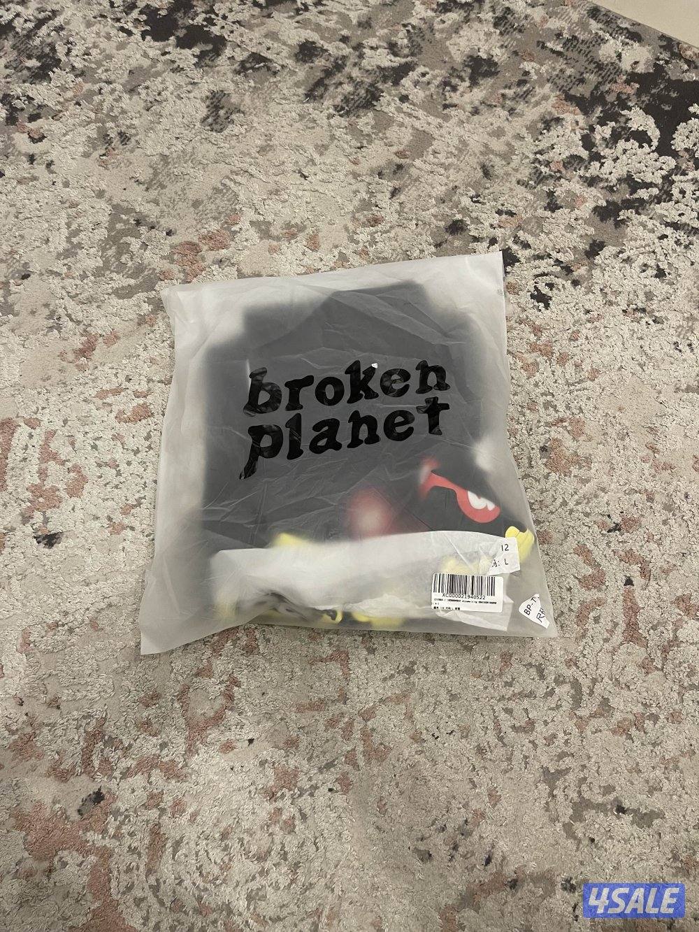 broken planet t-shirt4
