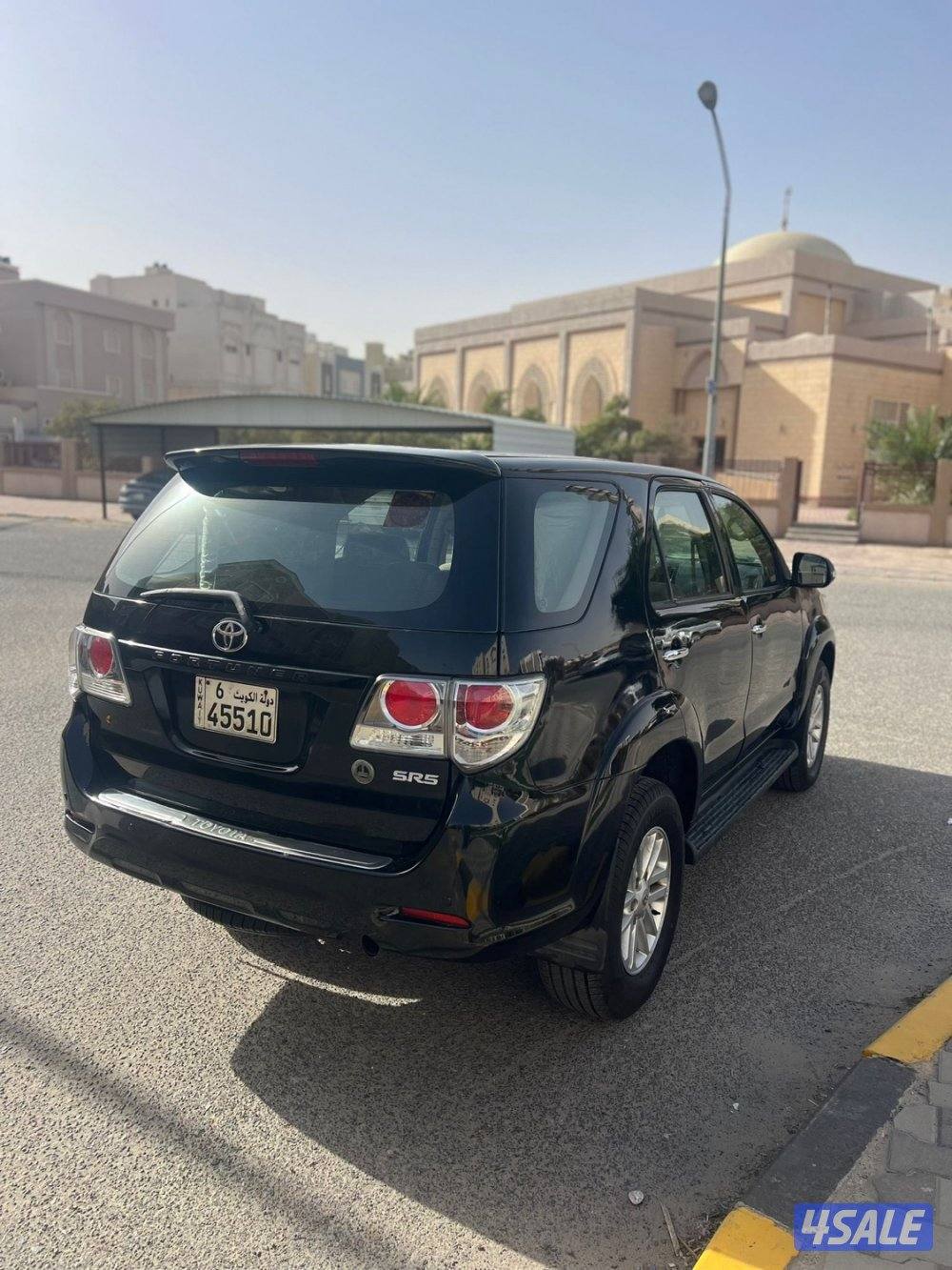 للبيع جيب تويوتا فورتنر شرط الفحص2
