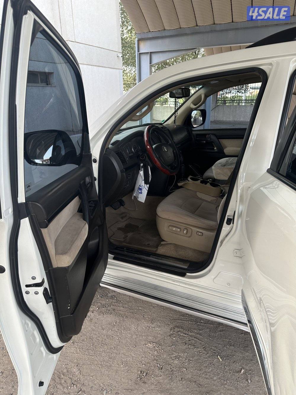 لاند كروزر 2011 6v ماشي ٥٨٠1