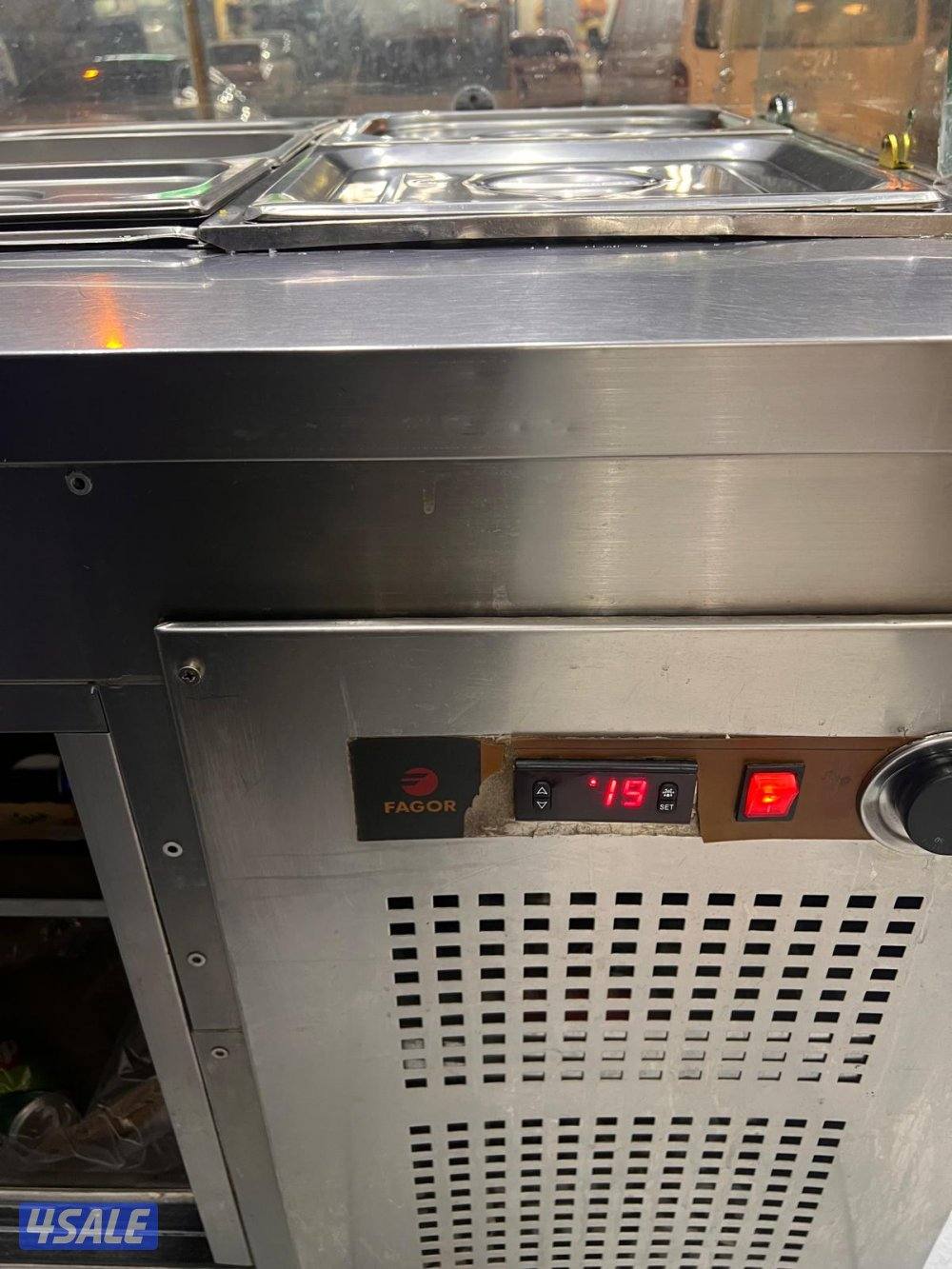 ثلاجه ( حار - بارد ) 
النوع اسباني 
استعمال جدا خفيف 
فوق الممتازه 

ا1