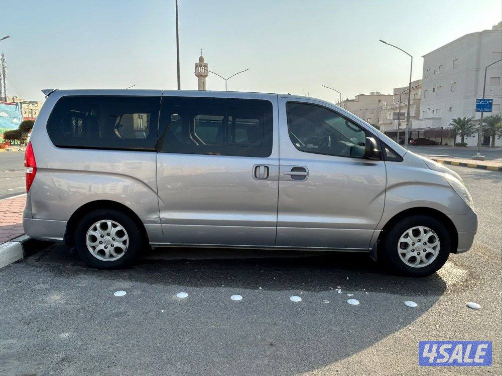 هيونداي H1 
موديل 2014
عداد: 180 الف3