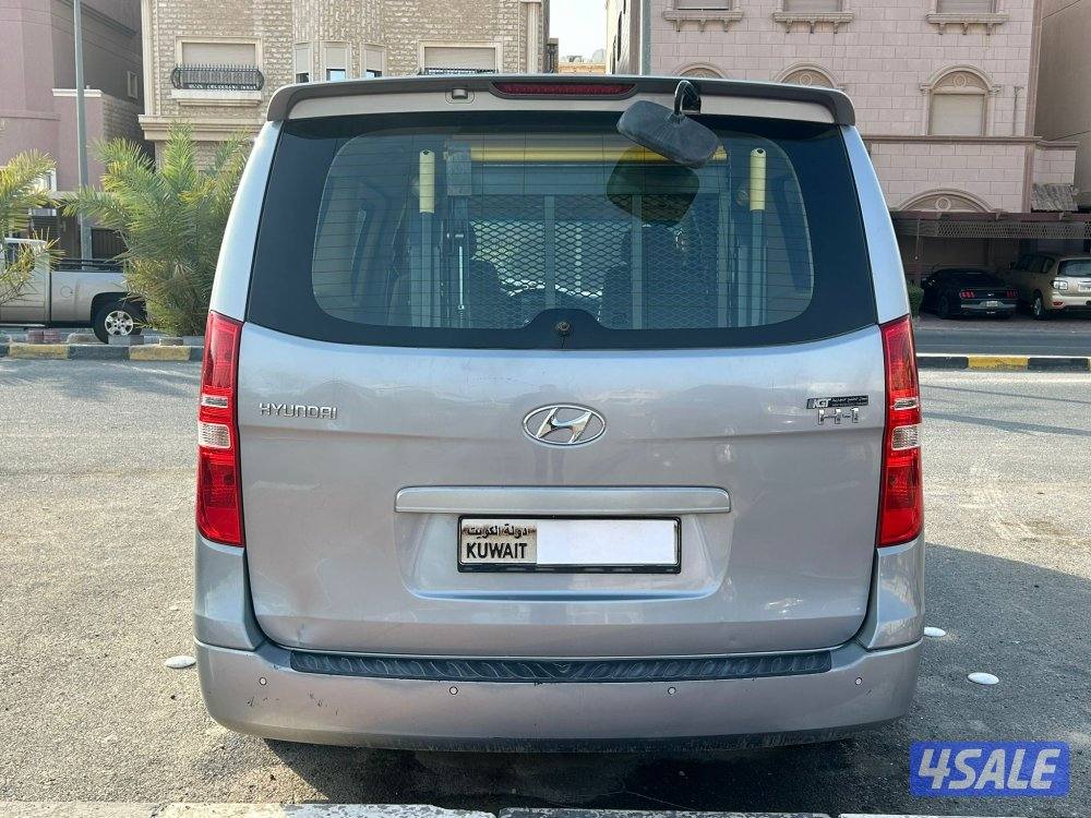 هيونداي H1 
موديل 2014
عداد: 180 الف7