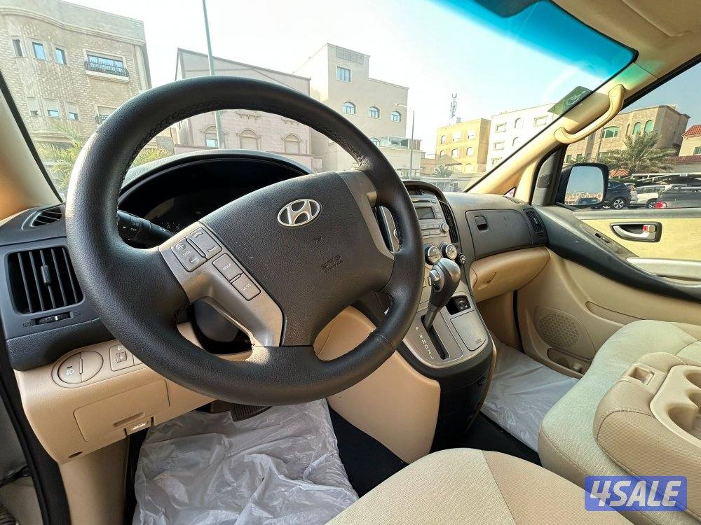 هيونداي H1 
موديل 2014
عداد: 180 الف8