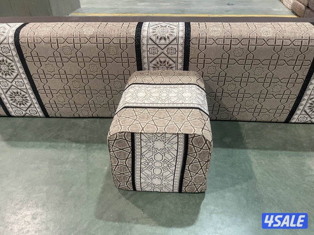 .كل مايخص السجاد لدينه سجاد ساده ومشجر سميك وسط خفيف كل ماهوه جديد ومم12