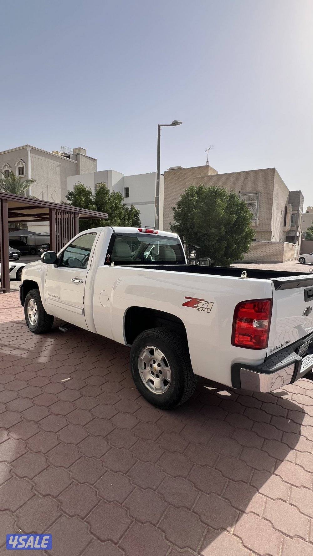 للبيع سلفرادو2013 z71 4x4(دبل) v8 5.3 ٦ غيار0