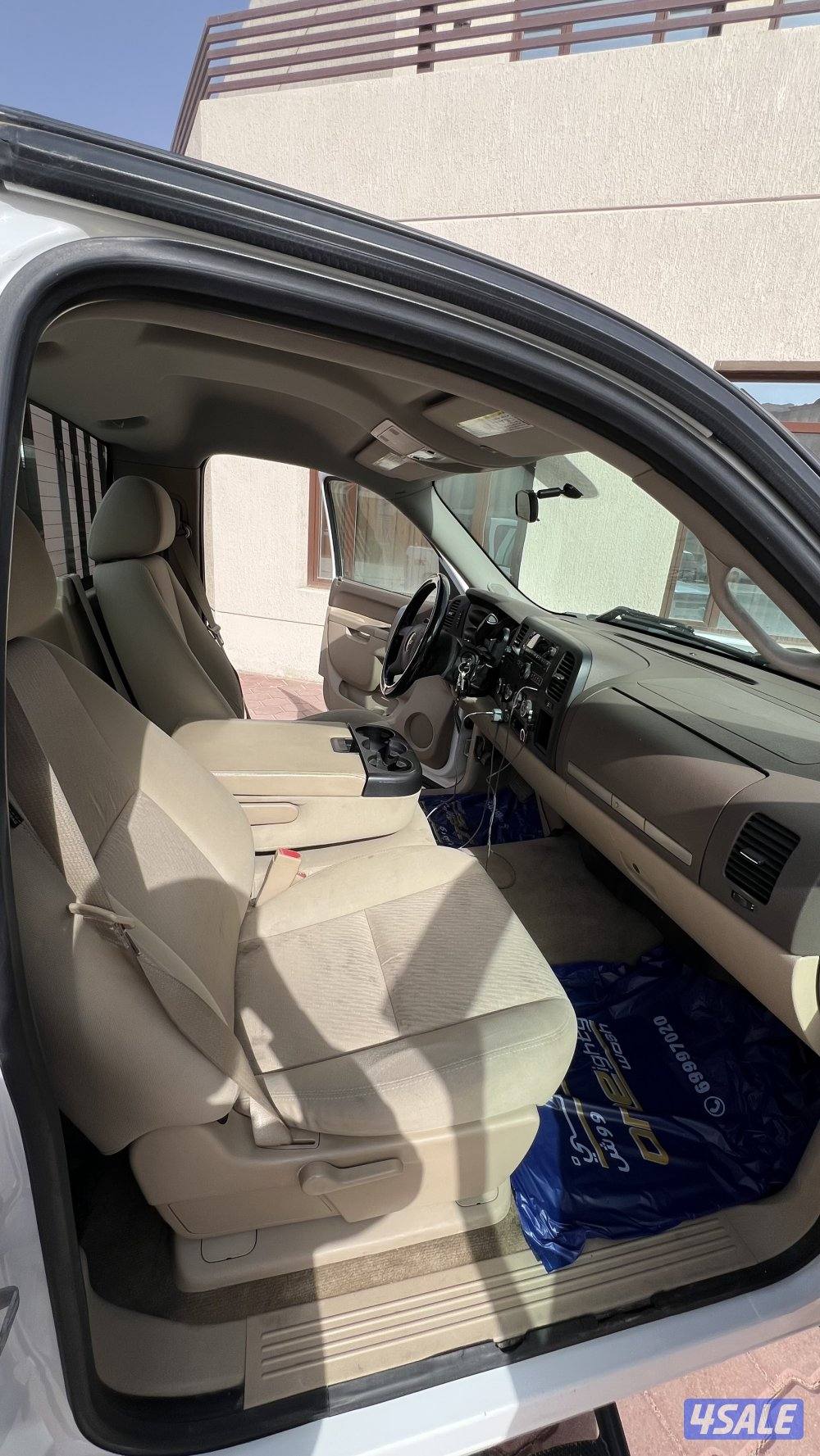 للبيع سلفرادو2013 z71 4x4(دبل) v8 5.3 ٦ غيار2