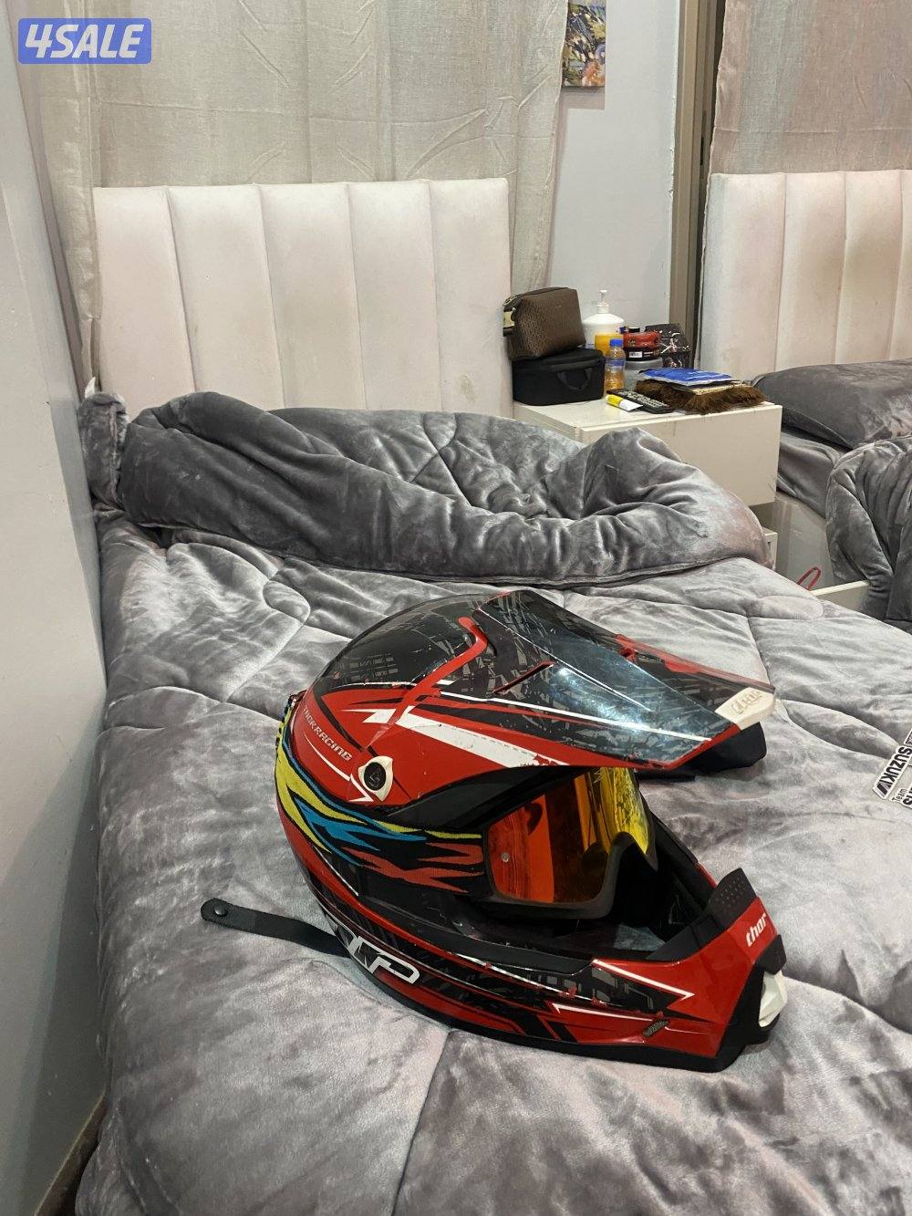 خوذه  thor اصليه وله طيح مستعمله ٧مرات بس1