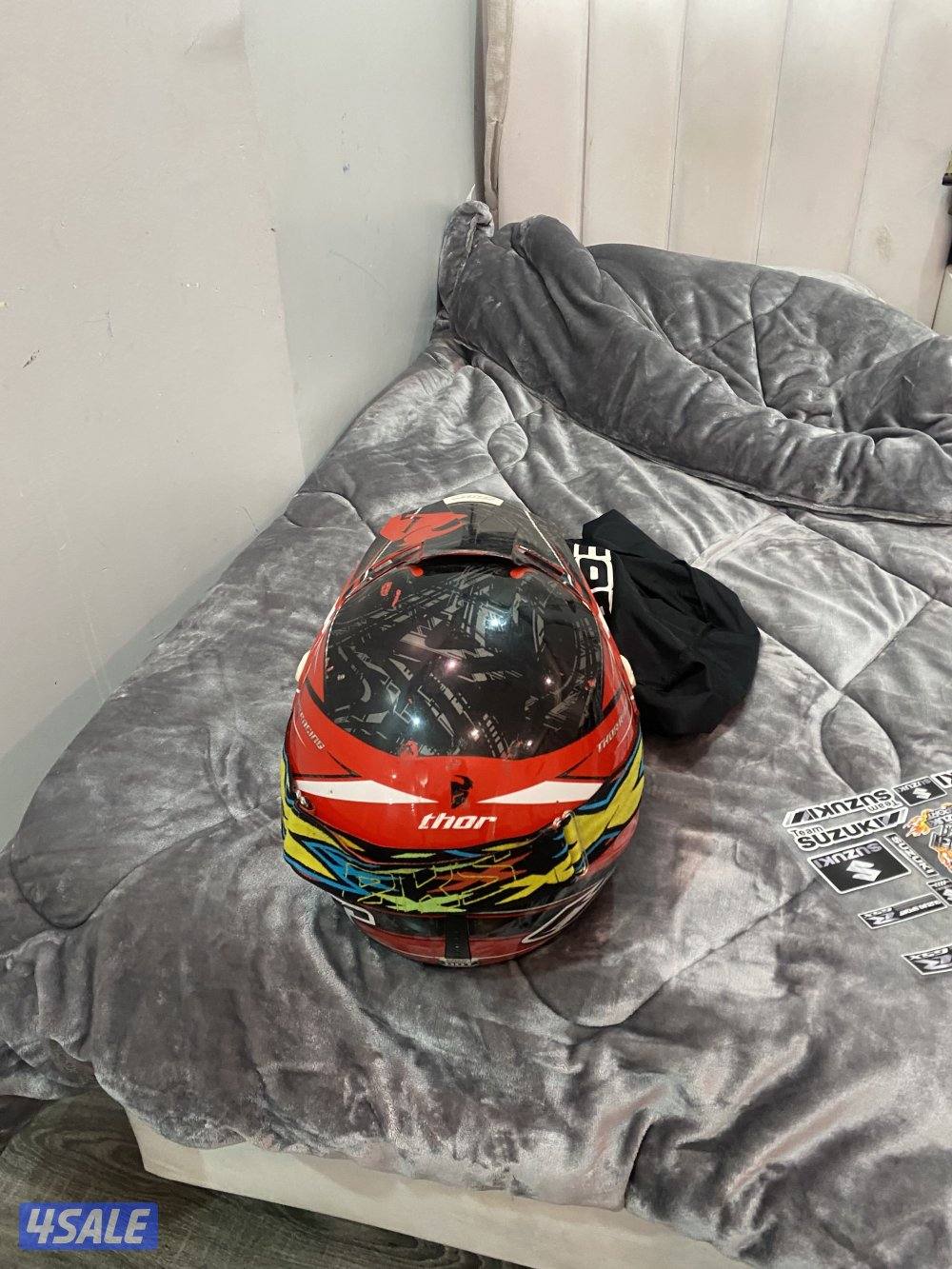 خوذه  thor اصليه وله طيح مستعمله ٧مرات بس3