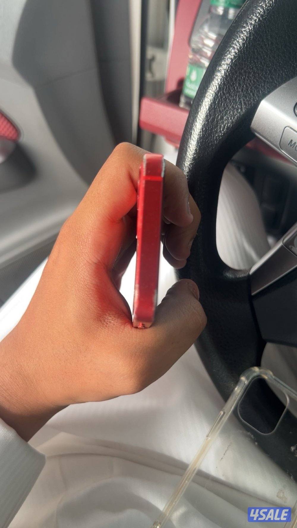 للبيع ايفون ١٢ ميني ١٢٨ قيقا5