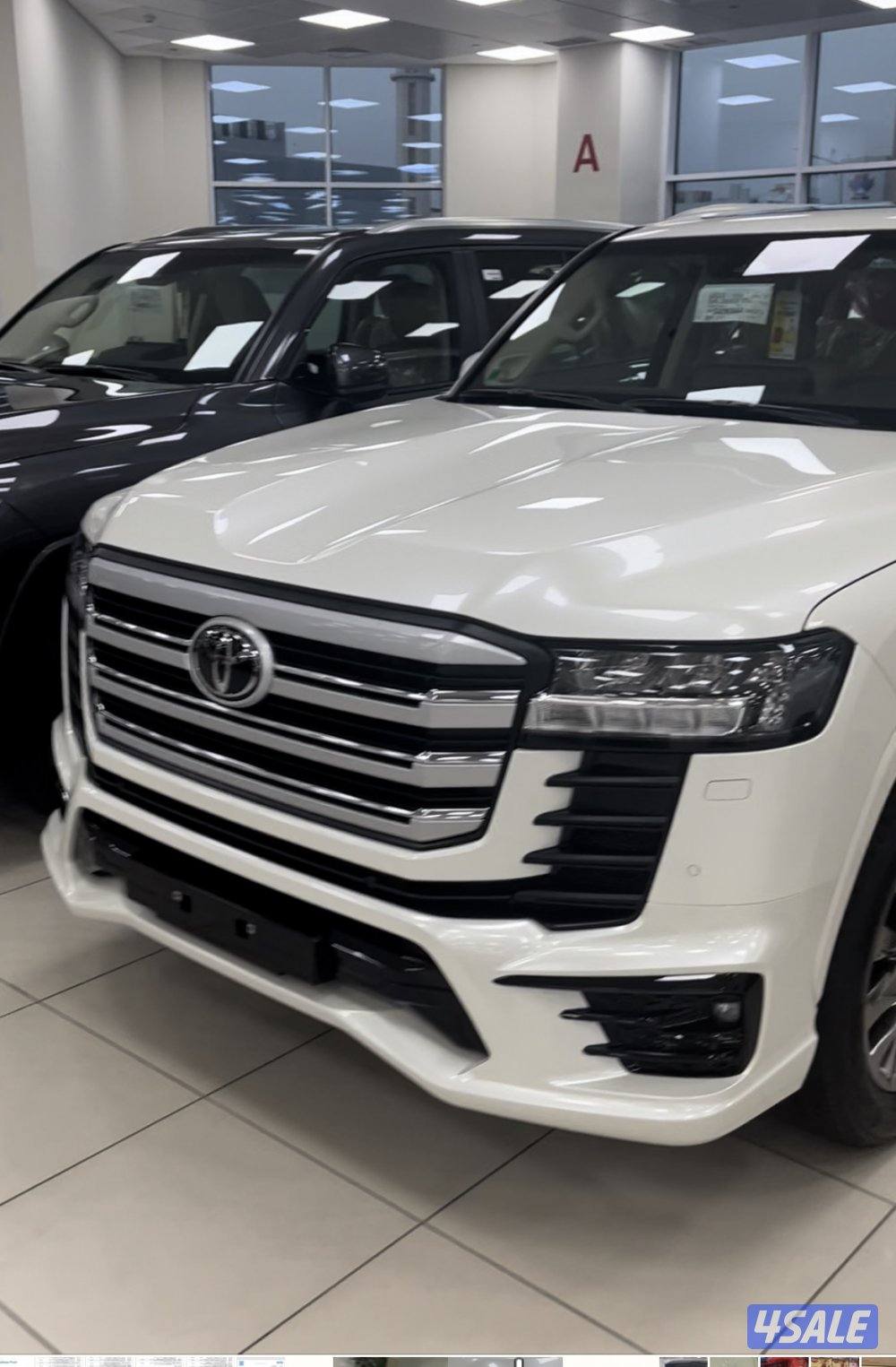 لاندكروزر 2025 شبه اصفار اللون ابيض تون تيربو الفل  جي اكس ار ايرو اس1