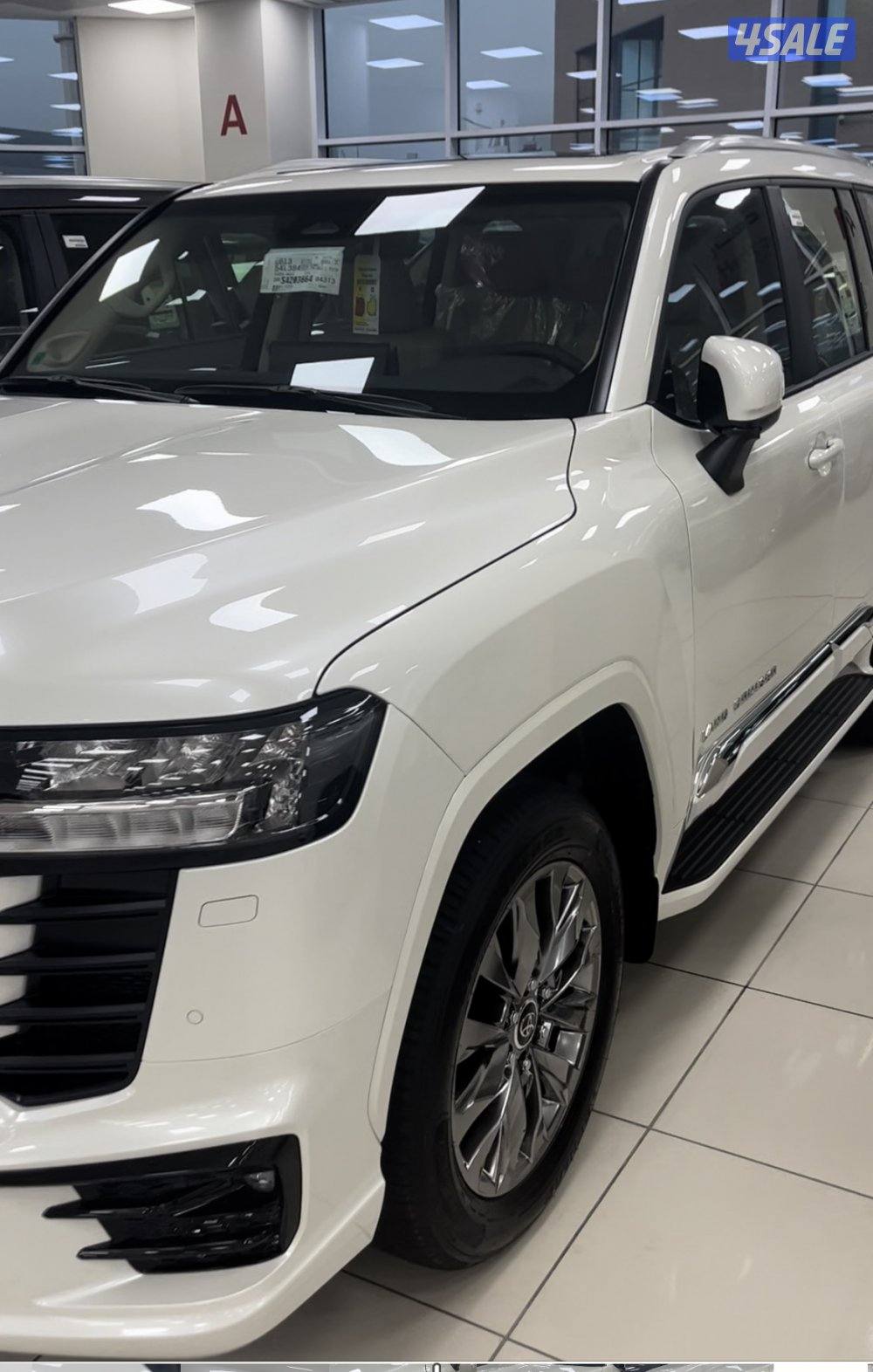 لاندكروزر 2025 شبه اصفار اللون ابيض تون تيربو الفل  جي اكس ار ايرو اس2