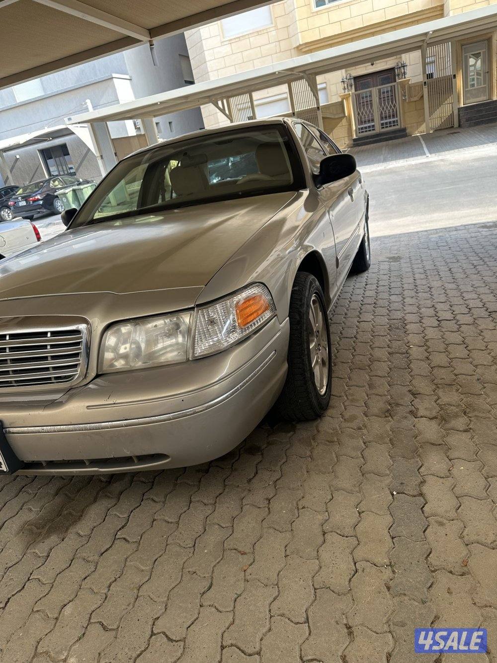 للبيع فورد فكتوريا ٢٠١١ ماشي ٢٠٠ بيع منظور0