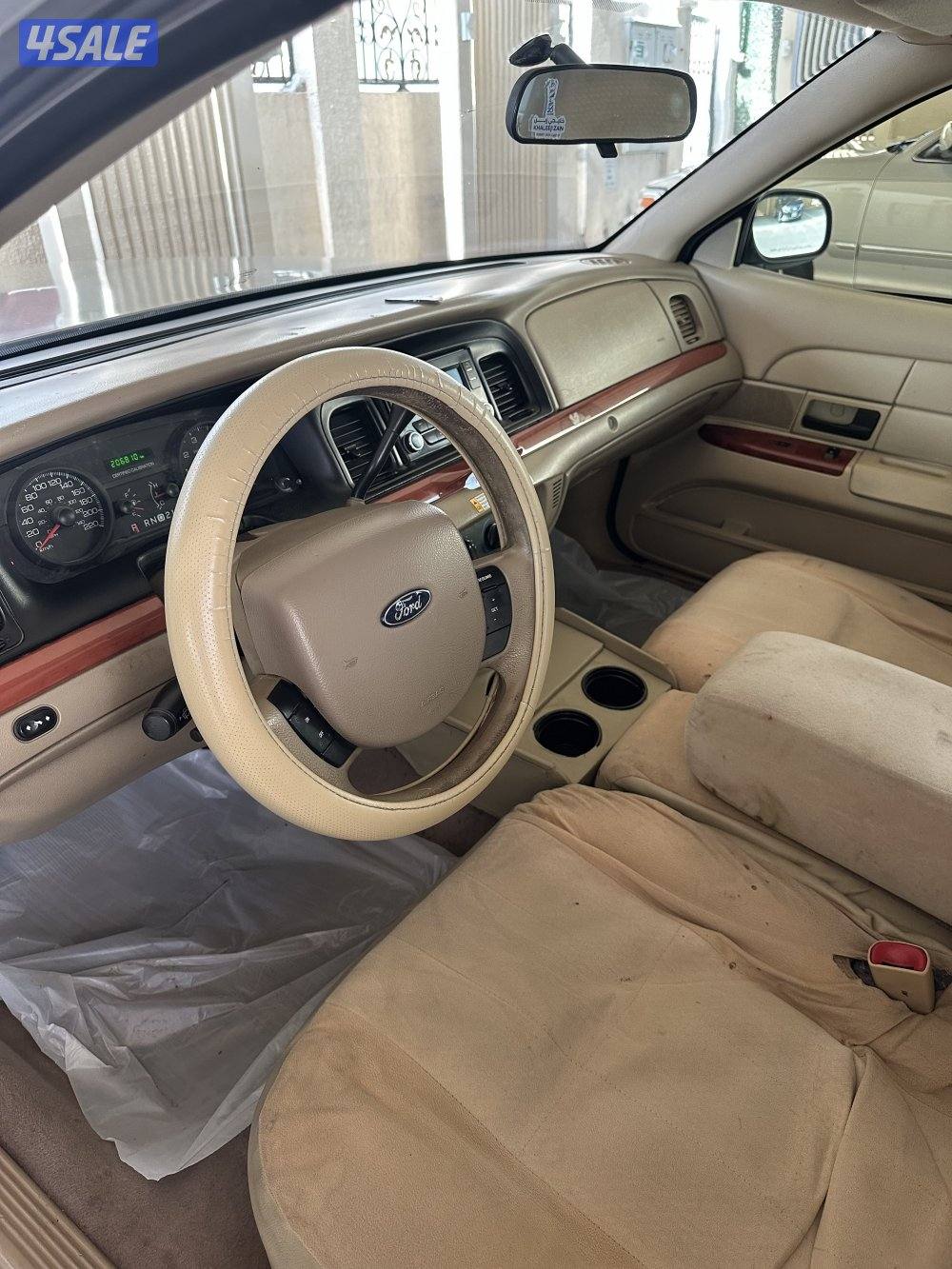 للبيع فورد فكتوريا ٢٠١١ ماشي ٢٠٠ بيع منظور4