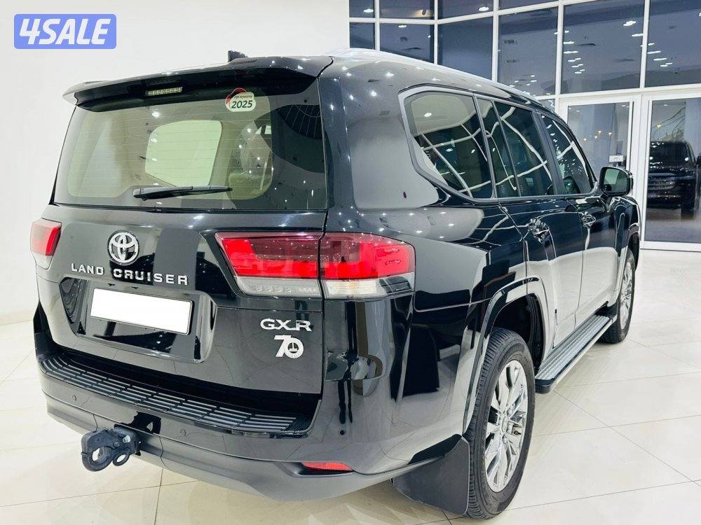 للبيع تويوتا لاندكروس GXR 4K بدون تيربو موديل 20253