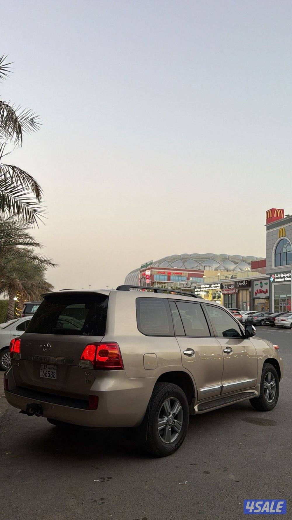 لبيع لاندكروزر GXR 2014 شرط الفحص صبغ الوكاله كامل الموصفات 8 سلندر5