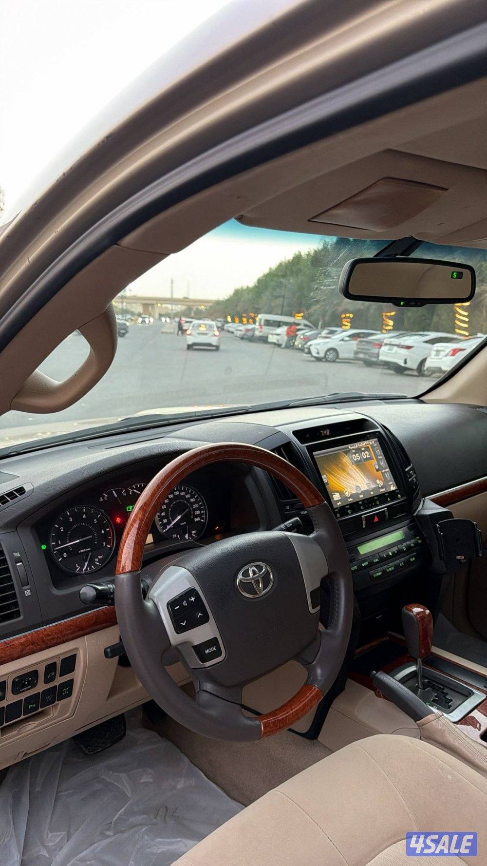 لبيع لاندكروزر GXR 2014 شرط الفحص صبغ الوكاله كامل الموصفات 8 سلندر9