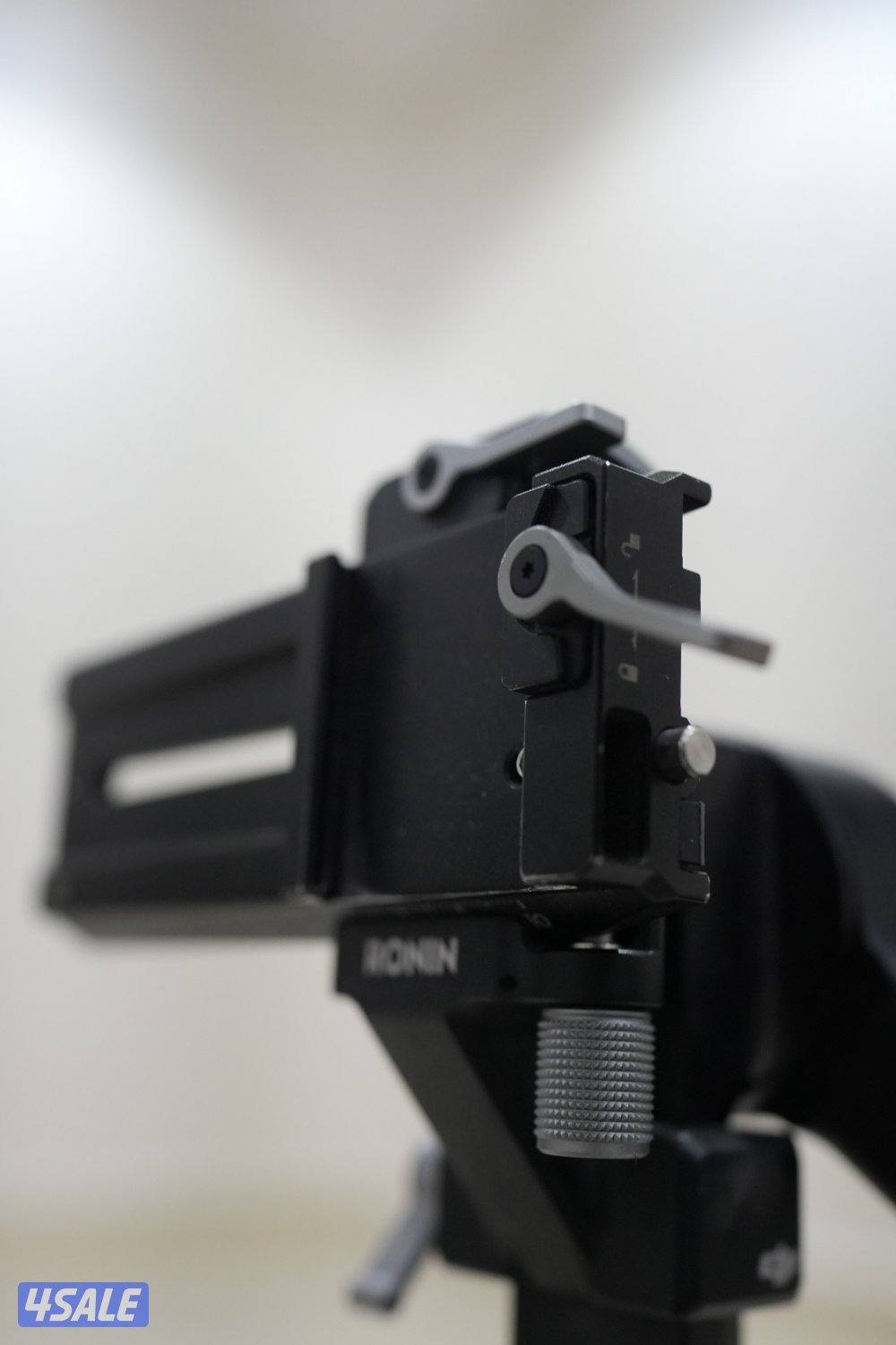 مانع الاهتزاز DJI RS3 بحالة جديد3