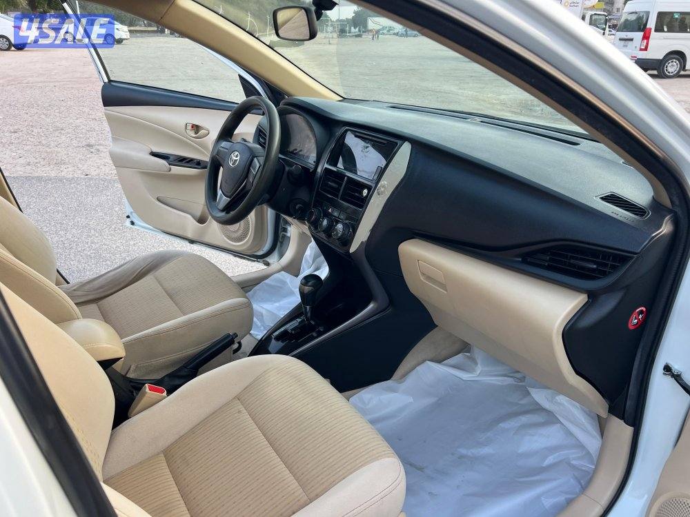 للبيع تويوتا يارس ٢٠٢٢8