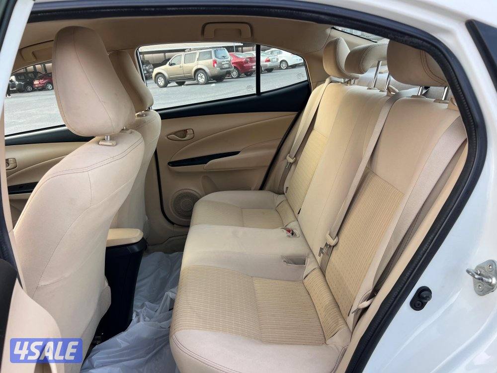 للبيع تويوتا يارس ٢٠٢٢9