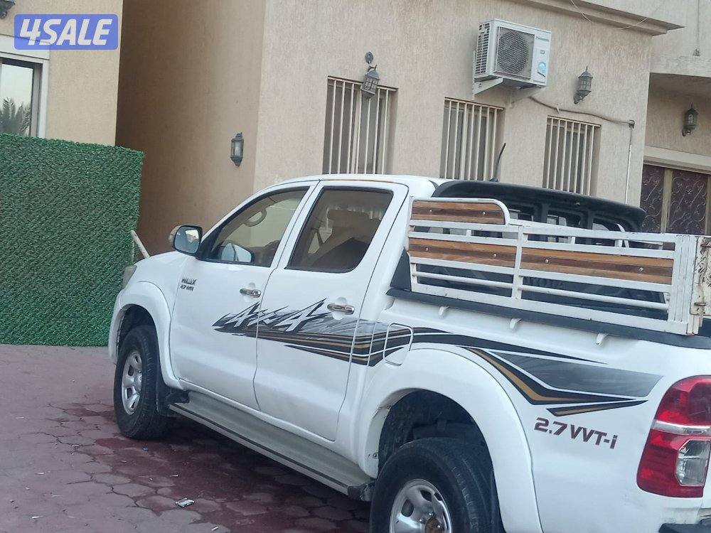 سيارة تويوتا هايلوكس ٢٠١٣ بحاله ممتازه شرط الفحص3