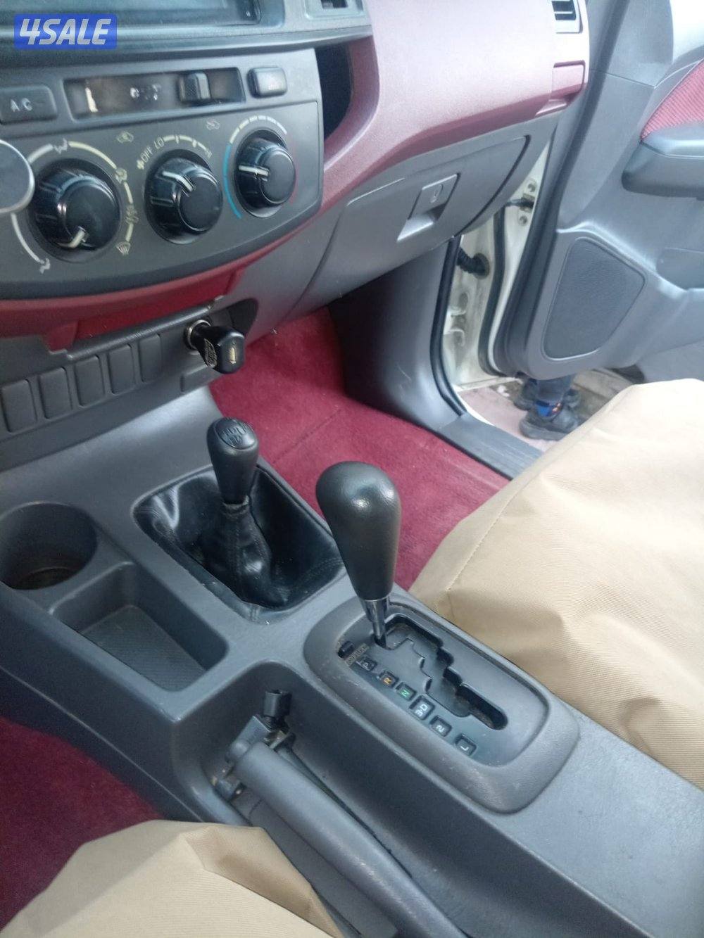 سيارة تويوتا هايلوكس ٢٠١٣ بحاله ممتازه شرط الفحص4