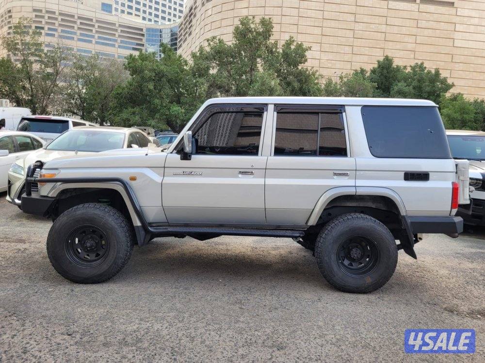 LAND CRUISER L76  تيوتا نص2