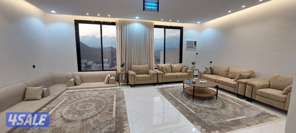 للبيع شقة في الطائف الوسام اطلالة على جبال الهدا مساحة ٢٤٠ متر + حوش0