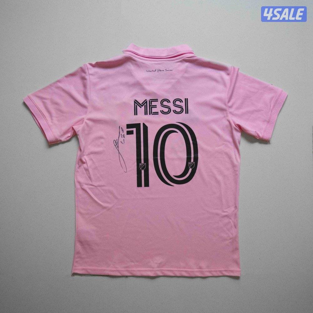 Football Signed Memorabilia قمصان و احذية كرة قدم موقعة0