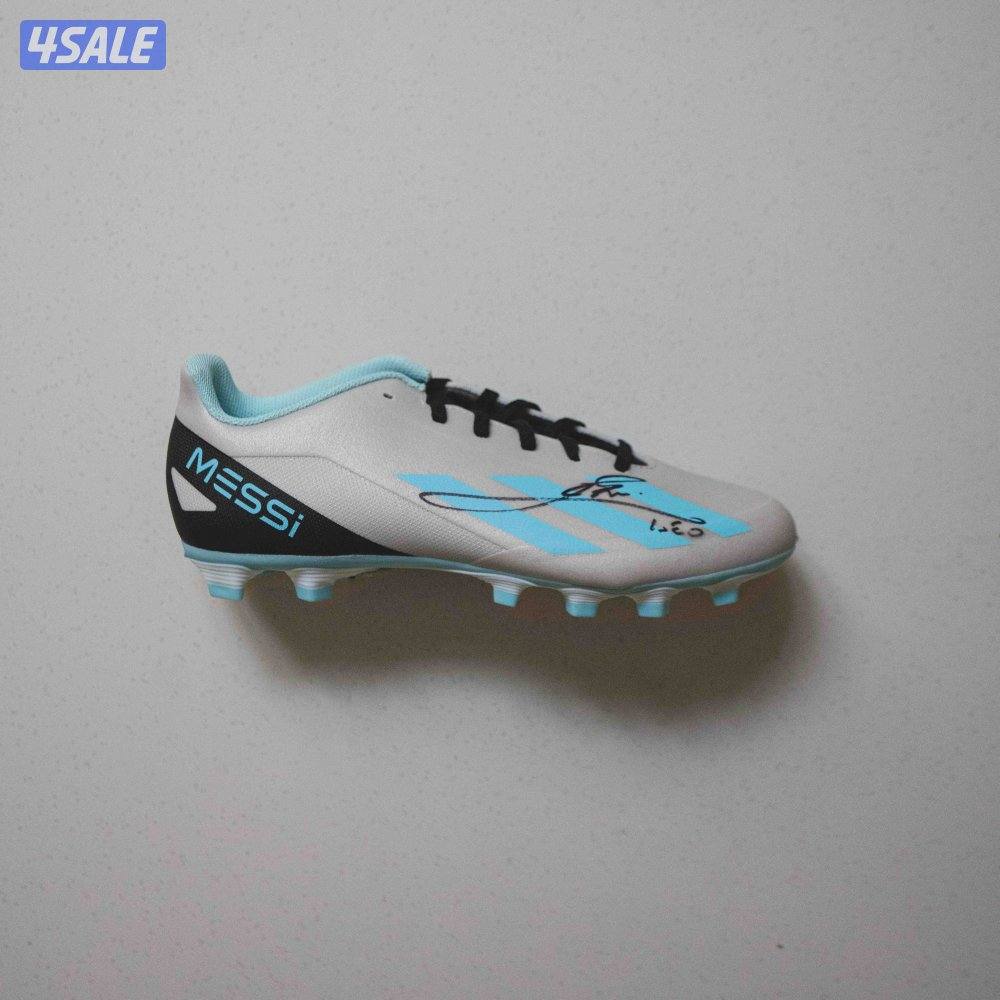 Football Signed Memorabilia قمصان و احذية كرة قدم موقعة8