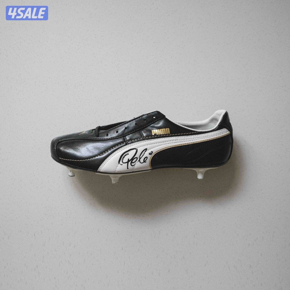 Football Signed Memorabilia قمصان و احذية كرة قدم موقعة11