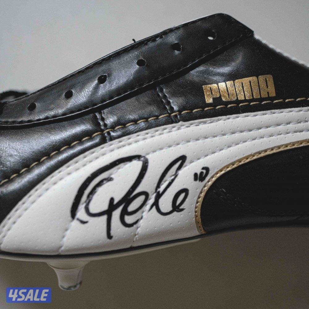 Football Signed Memorabilia قمصان و احذية كرة قدم موقعة12