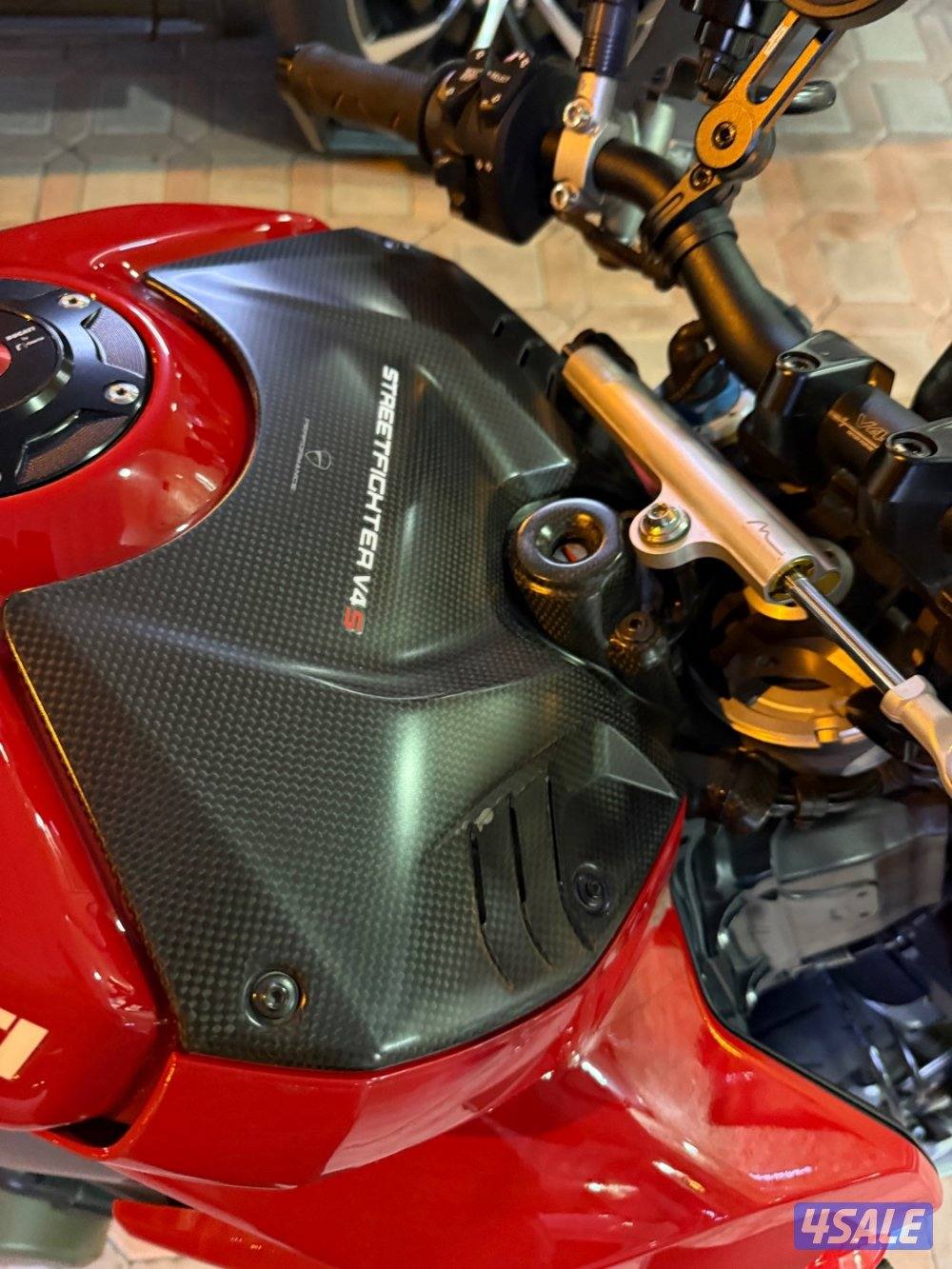 Ducati street fighter V4s with a 5000 kd accessories1