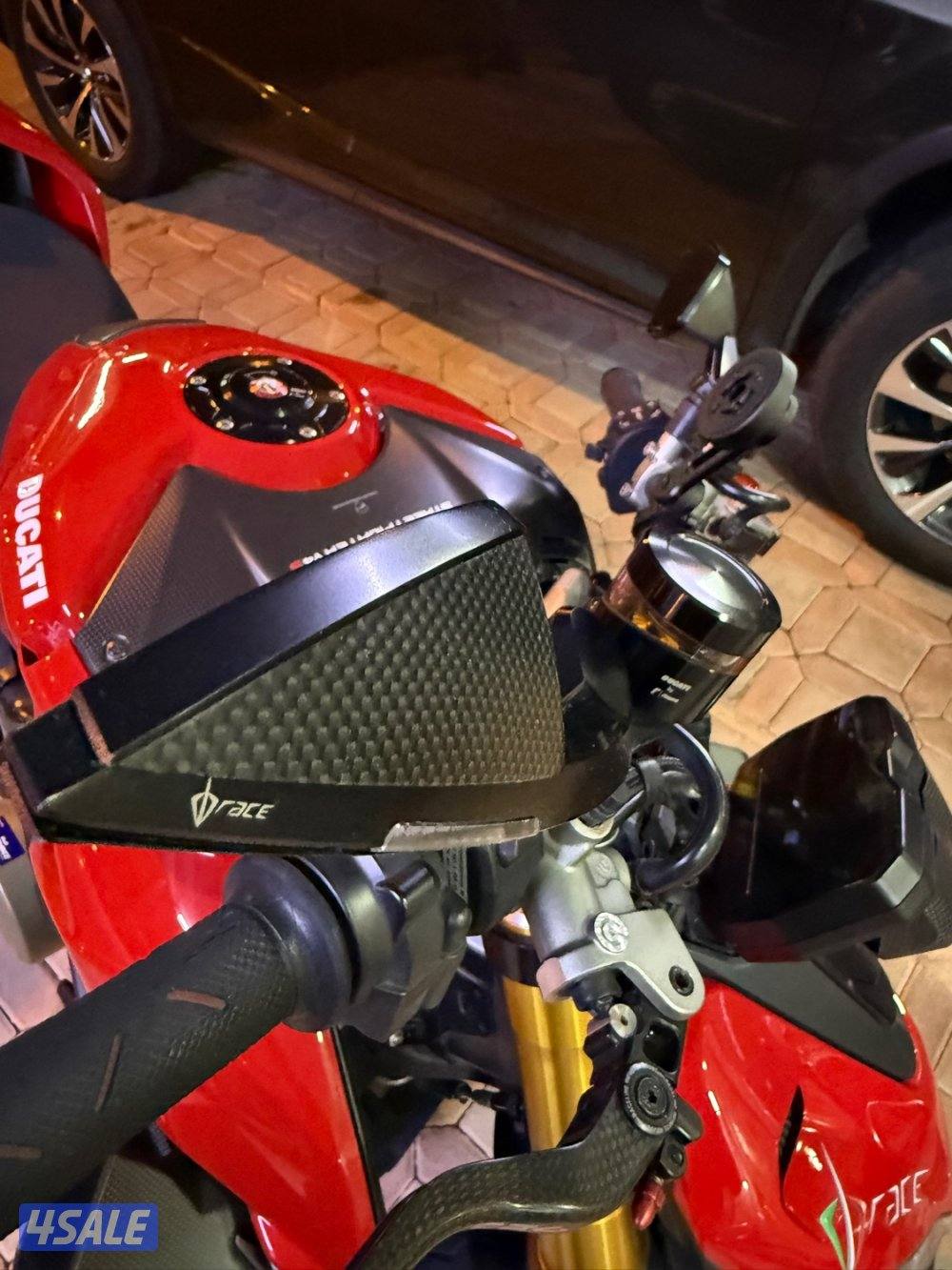 Ducati street fighter V4s with a 5000 kd accessories3