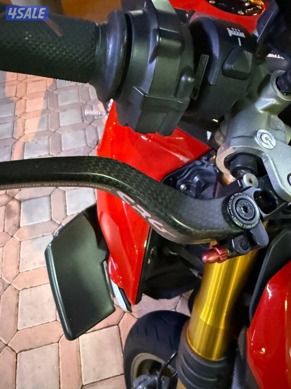 Ducati street fighter V4s with a 5000 kd accessories7