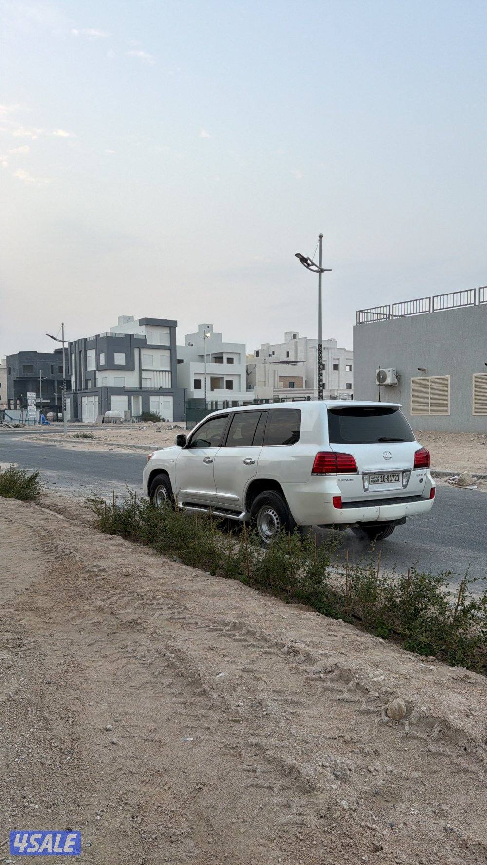 جيب لكزس صبغ الوكاله عدا قطعه والموتر الايرباق الي قدام طالع0