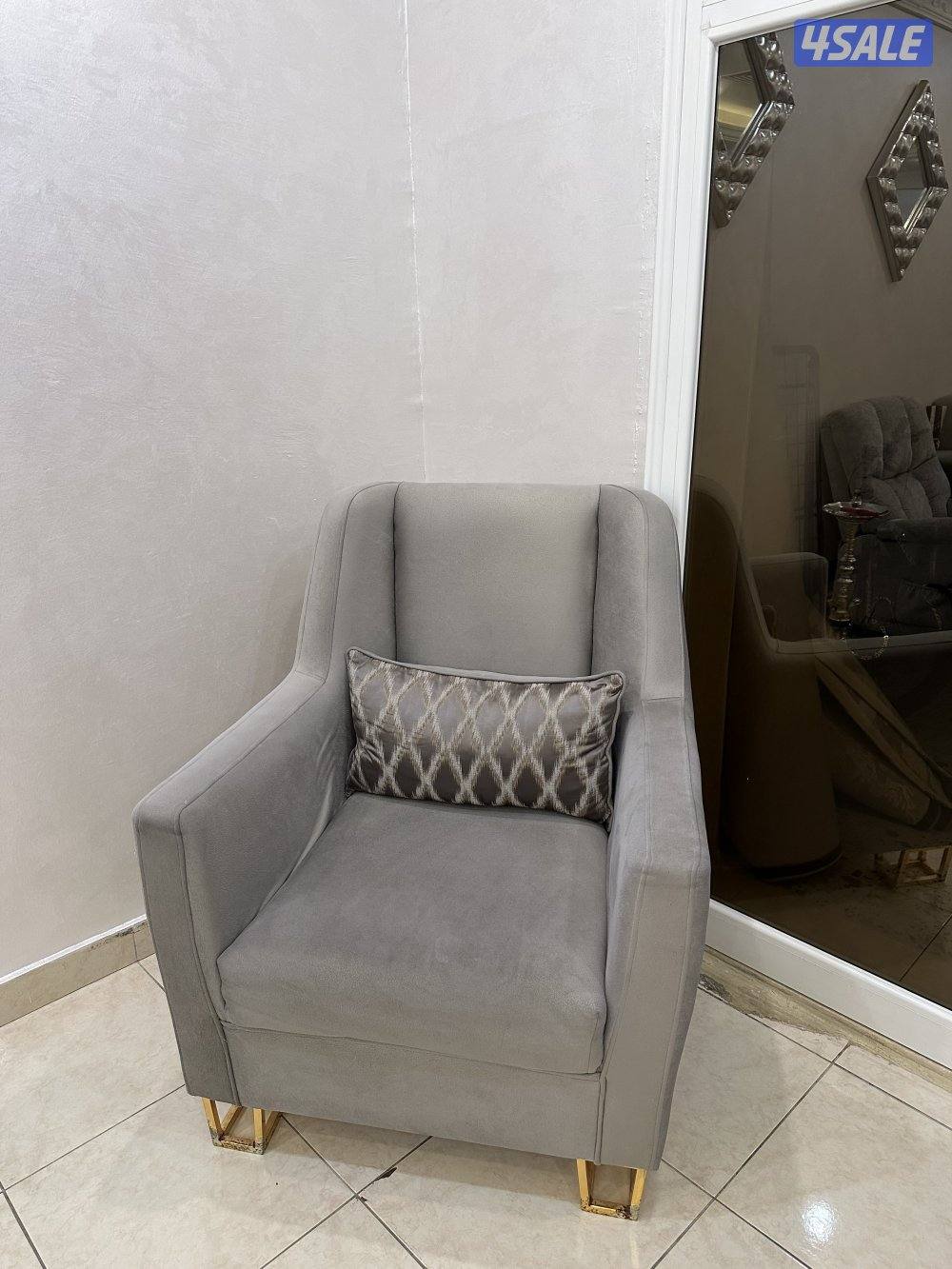 كنب ٤ قطع سعر الشراء ٥٦٠ من الاختيار الاول سعر البيع ٣٠٠ يصلح استقبال0