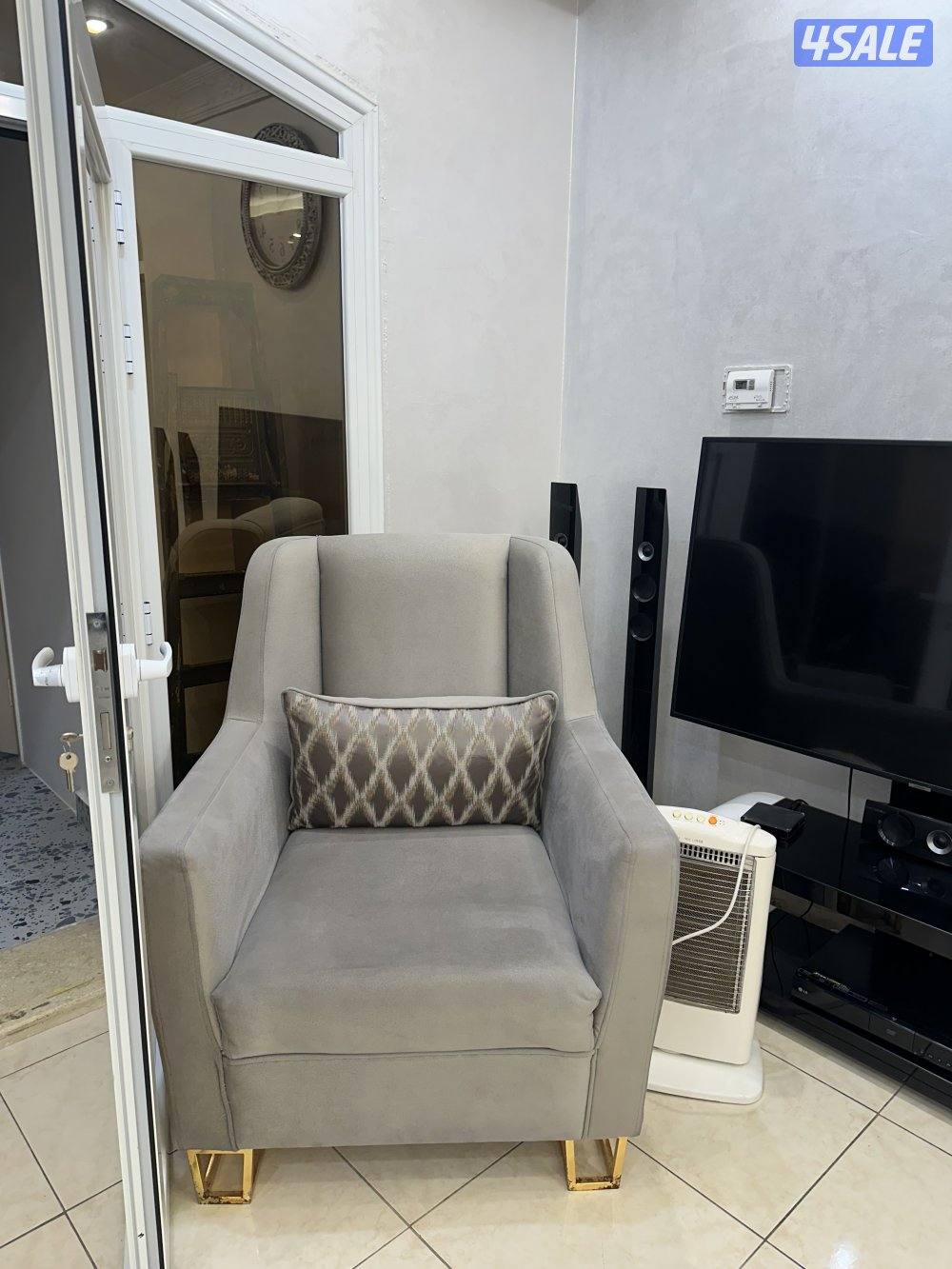 كنب ٤ قطع سعر الشراء ٥٦٠ من الاختيار الاول سعر البيع ٣٠٠ يصلح استقبال1