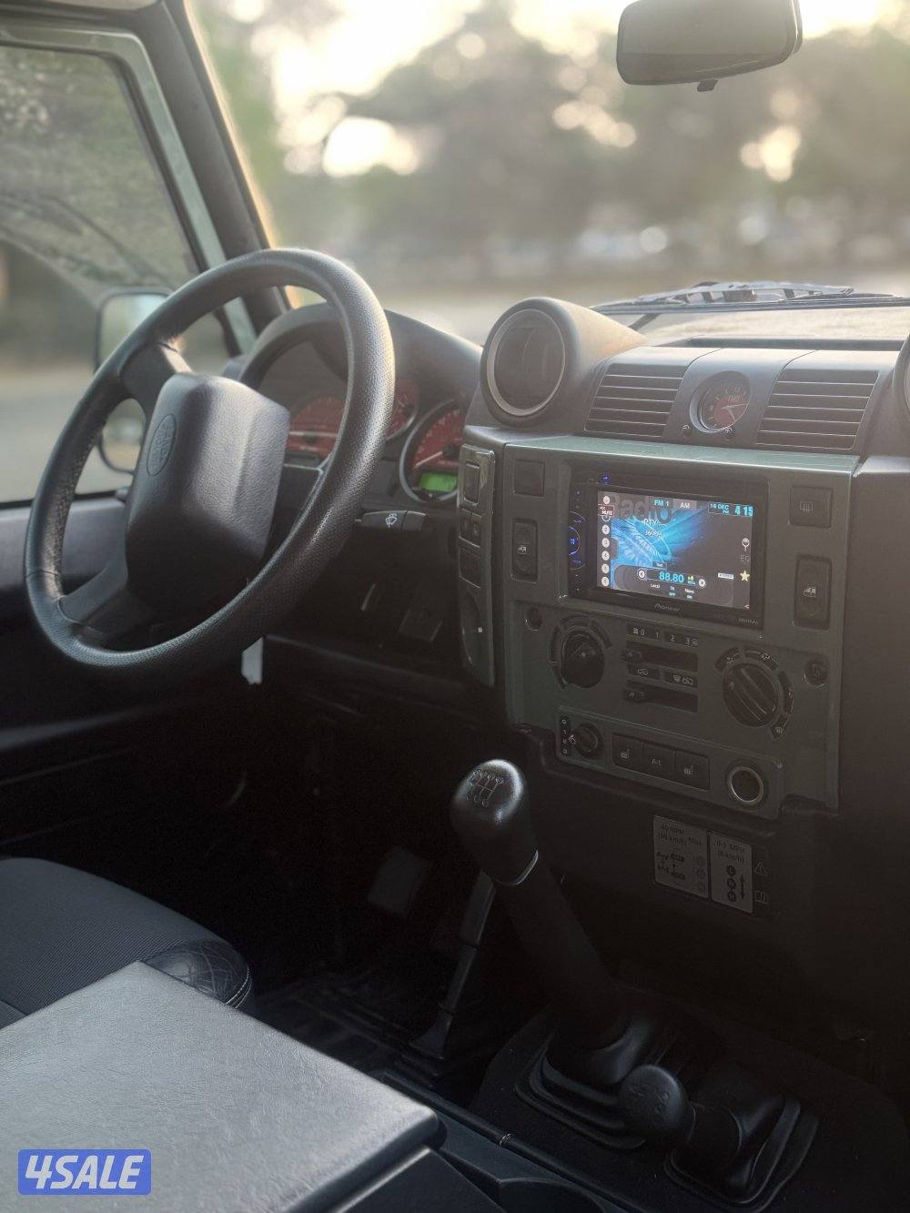 للبيع ديفندر ١١٠  موديل ٢٠١٠3