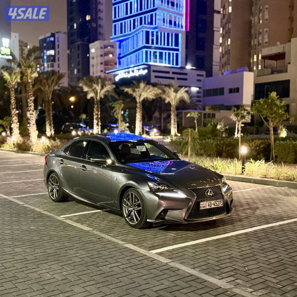 لكزس is350 بحالة الوكاله عداد 121 سيرفس وكاله شرط الفحص0