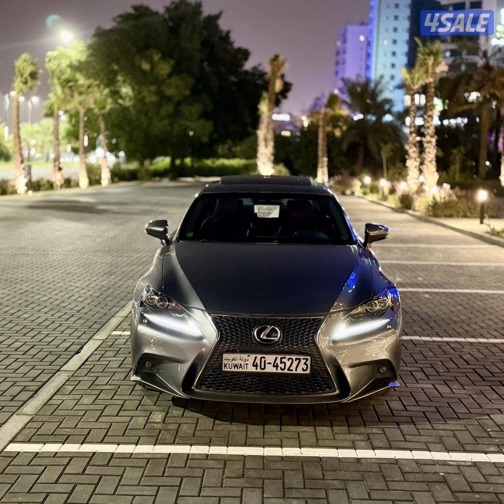 لكزس is350 بحالة الوكاله عداد 121 سيرفس وكاله شرط الفحص1