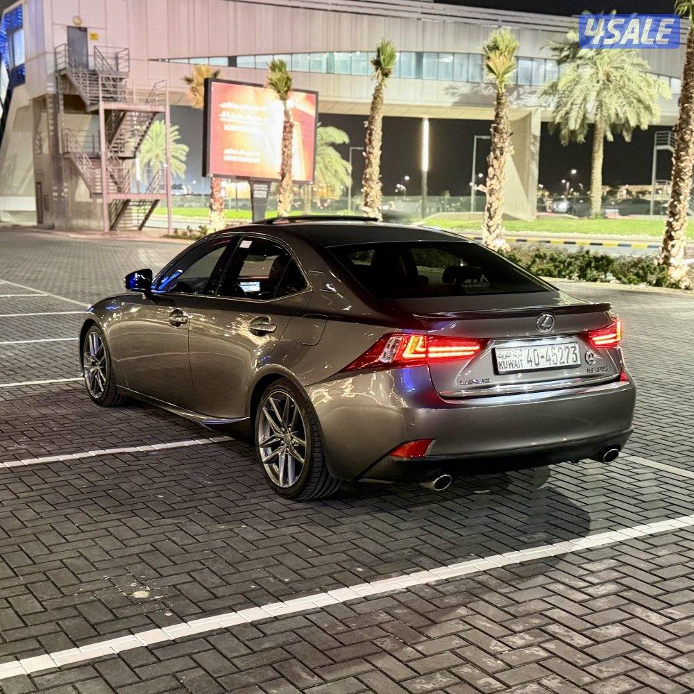 لكزس is350 بحالة الوكاله عداد 121 سيرفس وكاله شرط الفحص3