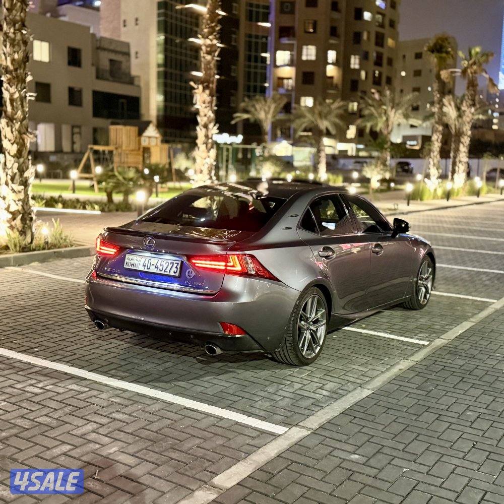 لكزس is350 بحالة الوكاله عداد 121 سيرفس وكاله شرط الفحص5